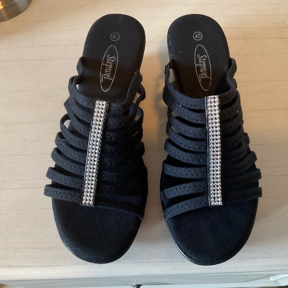 Womens black wedge sandal 9M like new - Picture 1 of 4